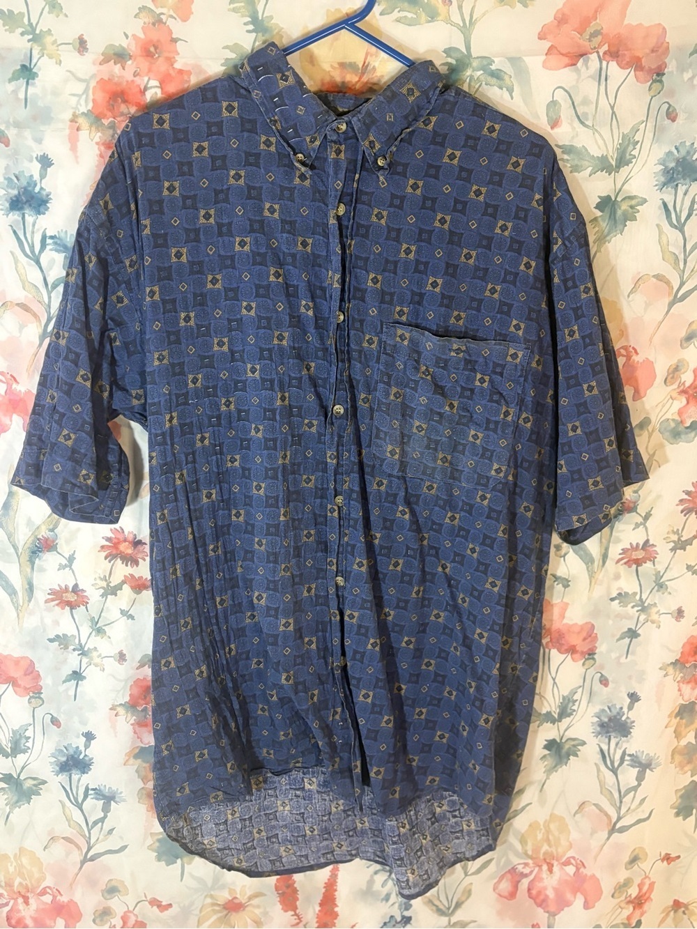 Vintage Men's Blue Patterned Short-Sleeve Button-Up Shirt